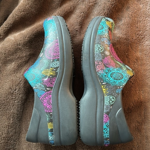 CROCS Neria Pro II Graphic Clog Sz W8 - Picture 9 of 14